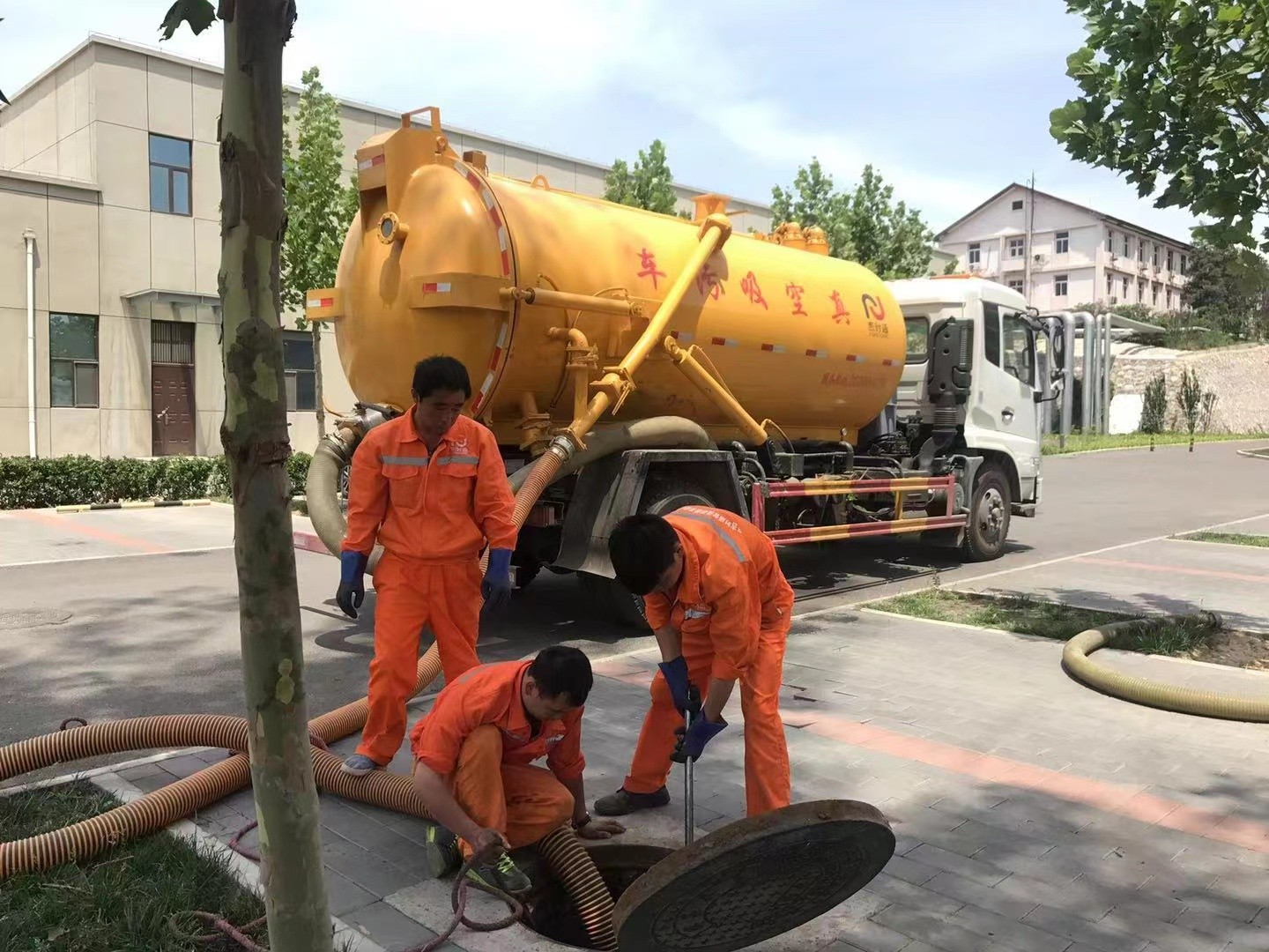 烟台化粪池清理与5-8吨吸粪车施工效率分析